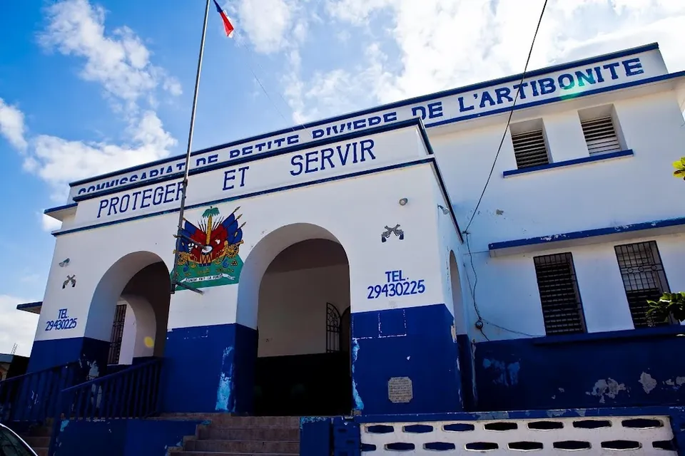 Commissariat of Petite Rivière de l'Artibonite, painted blue and white